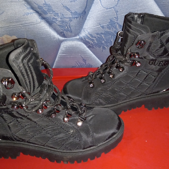 NWOT woman's size 6M Guess boots - Picture 7 of 12